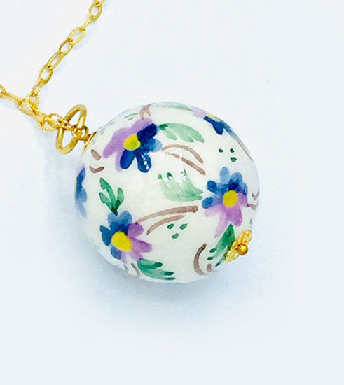 Picture of Necklace in gold plated brass (1 micron) and hand made ceramic spheres