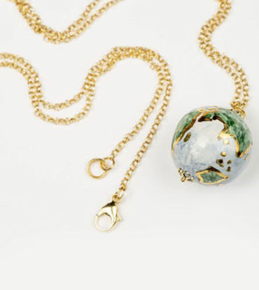 Picture of Earth globe chain