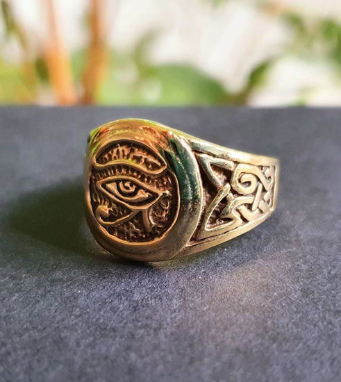 Picture of Eye of Horus Gold Ring: Ancient Egyptian Symbol