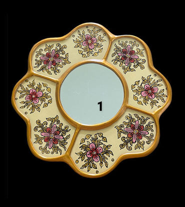 Flower-shaped mirror with a gold frame, showcasing intricate hand-carved details in a vintage Cuzco style, 8 inches wide.