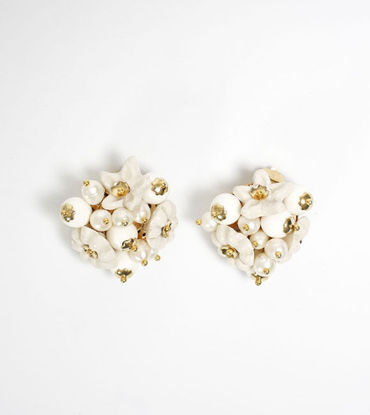 Picture of Clip-on bouquet earrings with white flowers in ceramic, pearls and stones