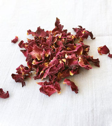 Picture of Tea in the rose garden - pure rose tisane